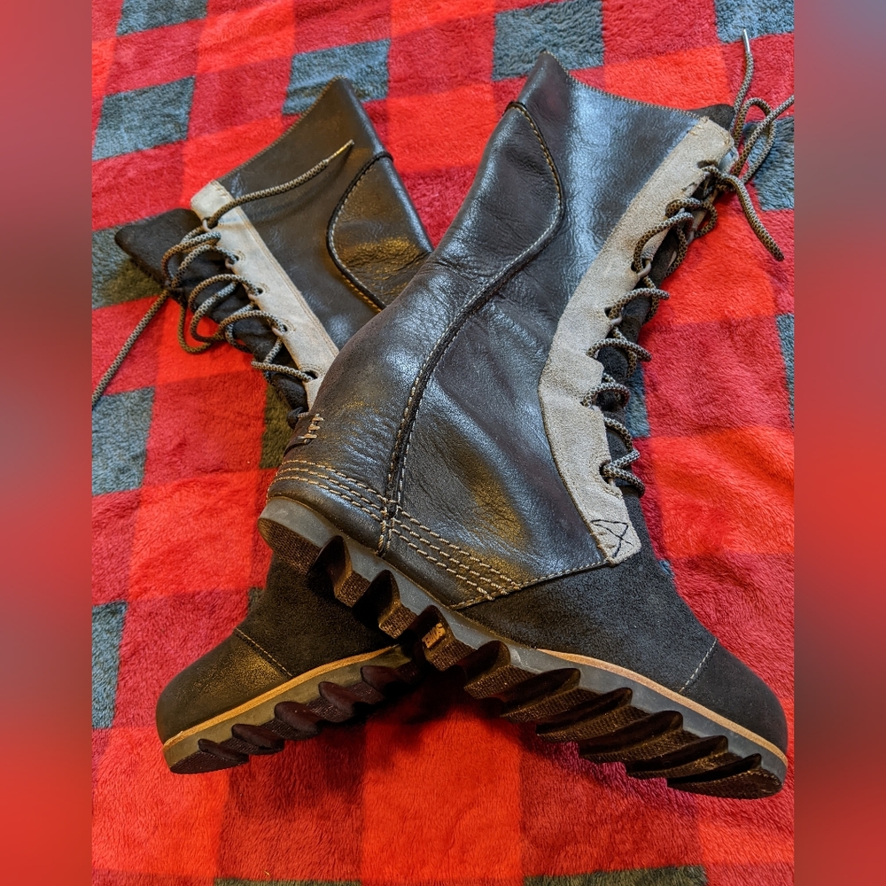 Sorel Cate the Great Wedge Boots black size 8